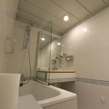 France Louvre Hotel