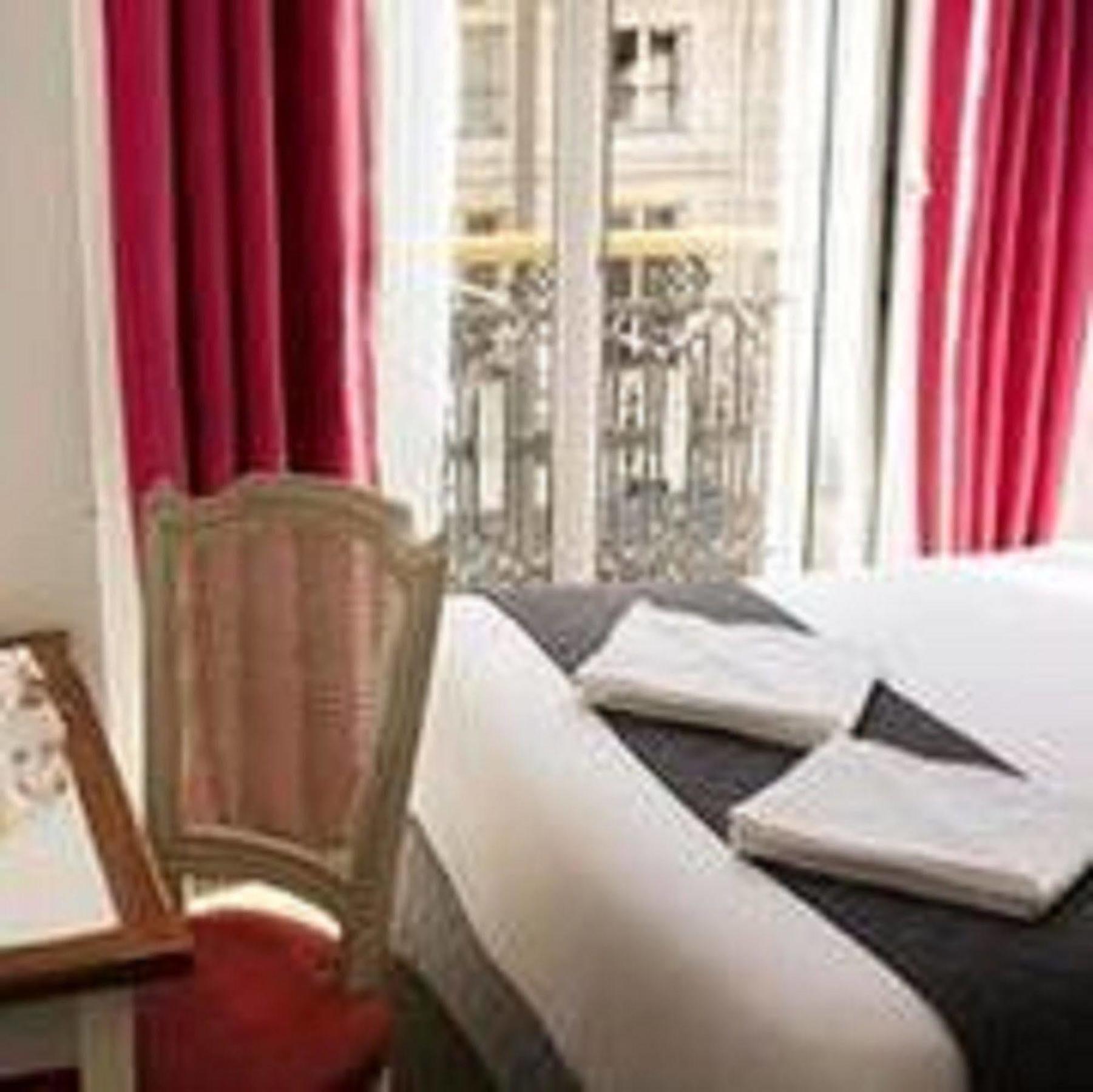 France Louvre 3* Parigi